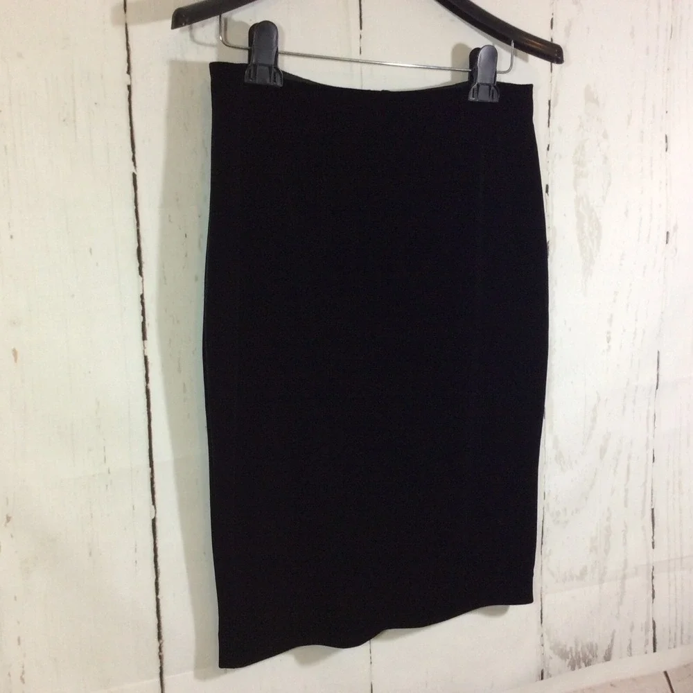 White House Black Market WHBM Women's Black Velvet Pencil Skirt‎ Size 4